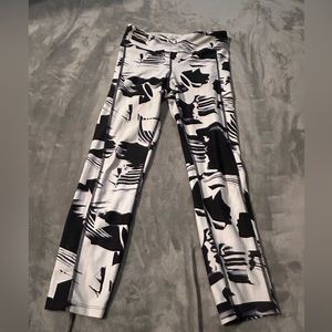 Super cute rare Under Armour leggings!